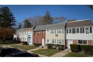 Building Photo - 164 W Montauk Hwy