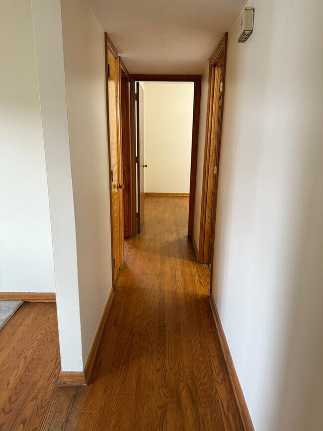Foto del edificio - 2-bedroom Brick Bungalow in Belpre!