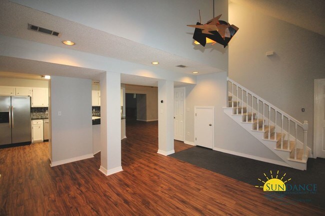 Building Photo - 724 Spring Lake Dr