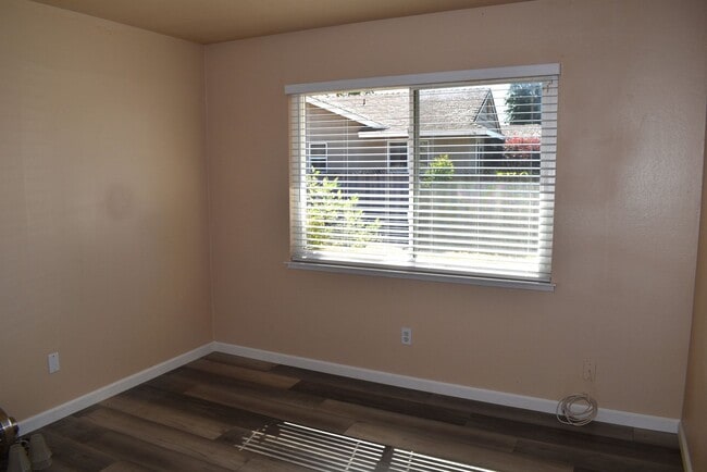 Foto del edificio - Resident Benefit Package Property