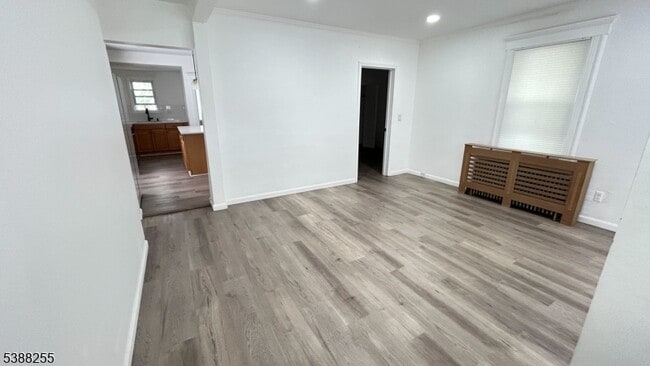 Foto del edificio - 354 W 2nd St