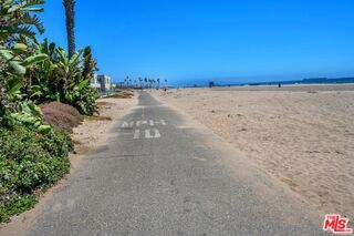 Building Photo - 7301 Vista Del Mar
