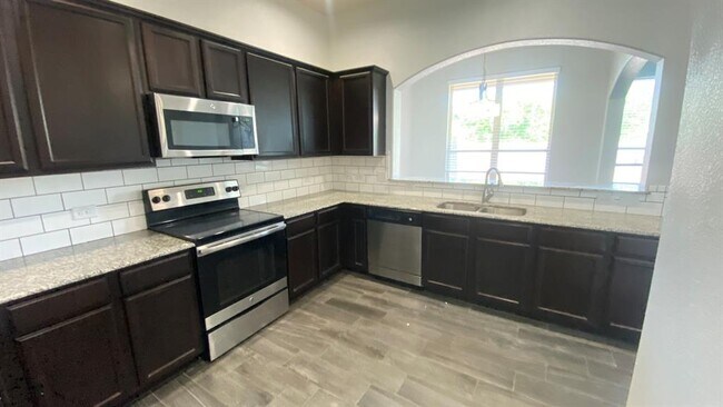 Foto del edificio - 148 Lakeview Ct