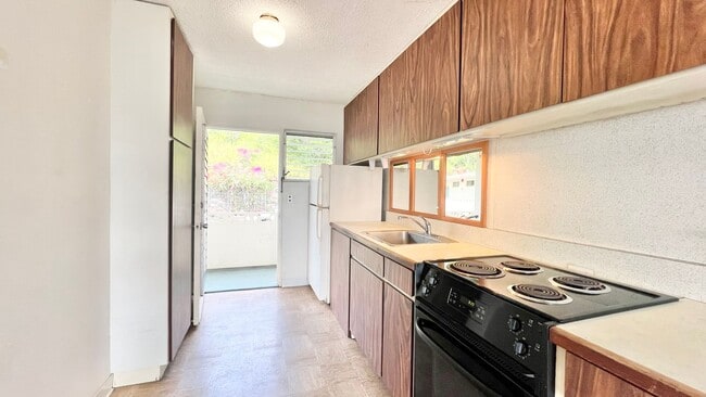 Building Photo - 2 BEDROOM UNIT WITH BALCONY AND BEAUTIFUL ...