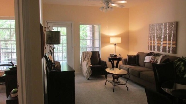 Building Photo - 2815 Kings Crossing Dr