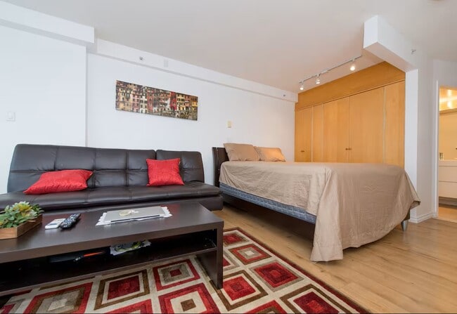 Building Photo - 939 Homer St