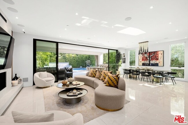 Foto del edificio - 1940 Kelton Ave