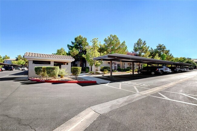 Foto del edificio - 9050 W Warm Springs Rd