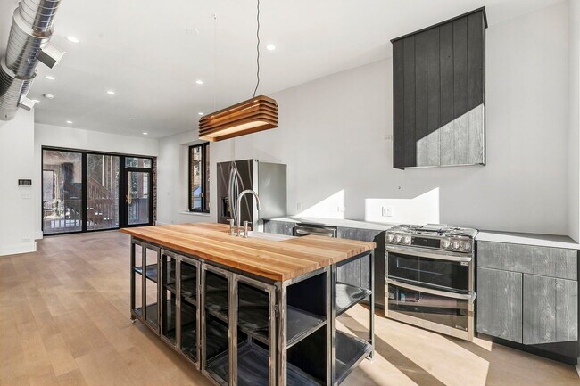 Foto del edificio - 1414 N Maplewood Ave