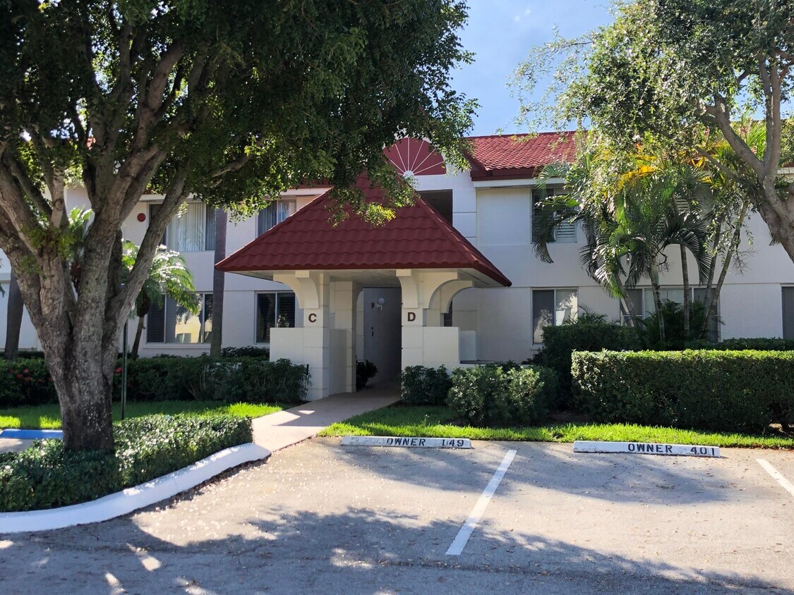 103 Half Moon Cir Unit C2, Hypoluxo, FL 33462 Condo for Rent in Hypoluxo, FL