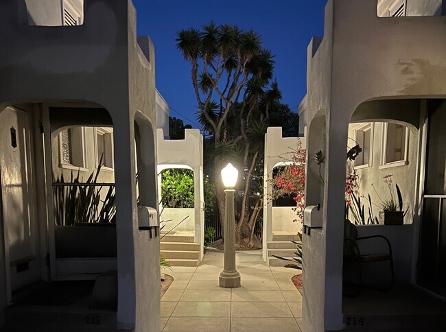 Foto del edificio - 214 1/2 Strand St
