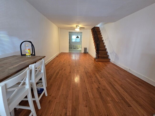 Building Photo - Bright 3 bed 1 bath