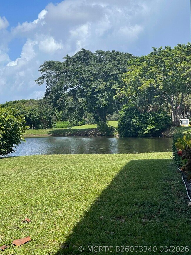 Foto del edificio - 11530 Briarwood Cir