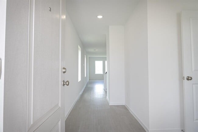 Foto del edificio - 9006 Song Sparrow Wy