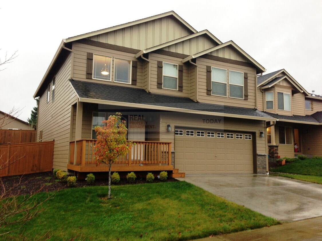 Primary Photo - Beautiful 4 Bedroom Home Perfect for Enter...