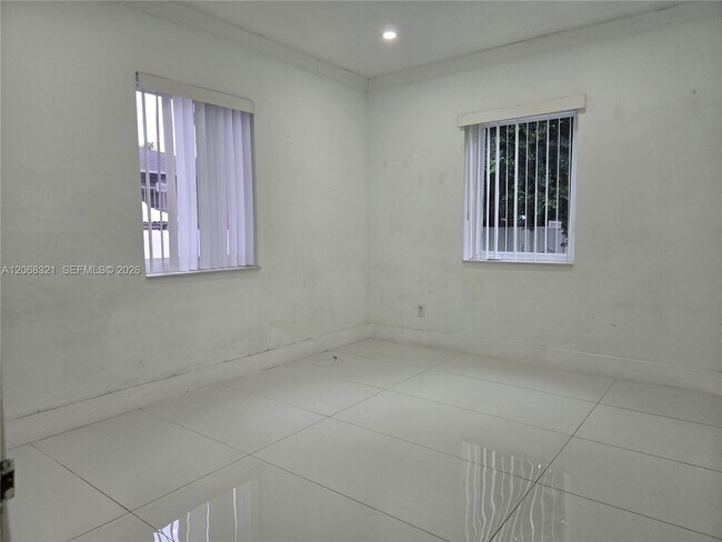 Foto del edificio - 5810 SW 9th St