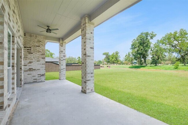 Building Photo - 2291 Riverside Dr
