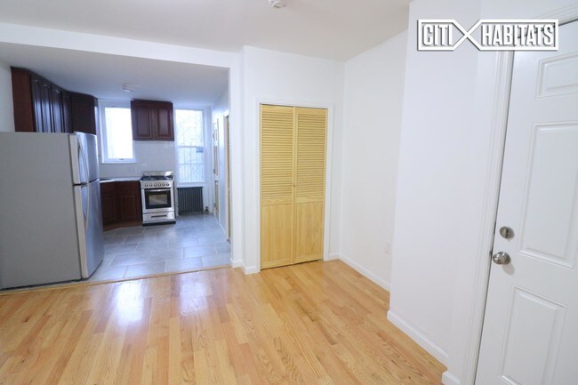 Foto del edificio - 6628 Forest Ave
