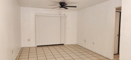 Building Photo - 1552 University Ln
