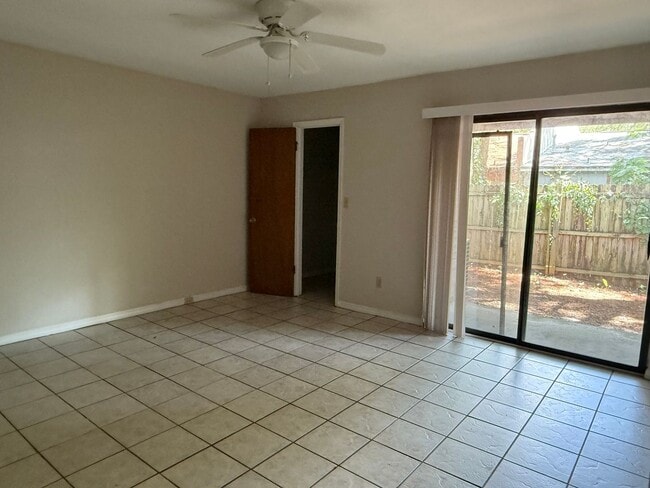 Building Photo - 2/2 in Tower Oaks