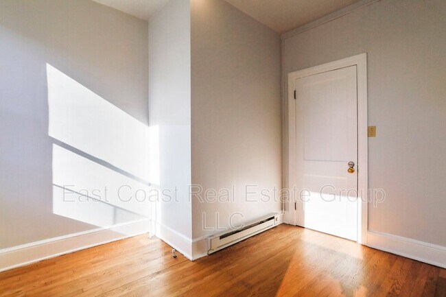 Building Photo - 113 S Mulberry St