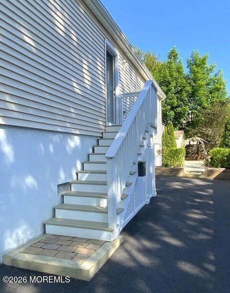 Foto del edificio - 18 Meadowbrook Ave