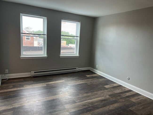 Living room - 448 E Baltimore Ave