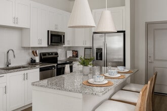 Building Photo - Livano Charlotte Harbor