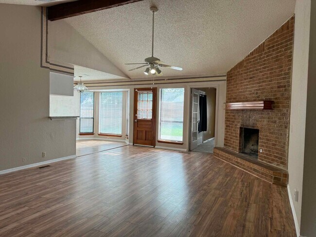 Building Photo - AVAILABLE NOW! $500 OFF 1ST FULL MONTH Spacious 3-Bed, 3-Bath Single-Family Home in Prime Oklahom...