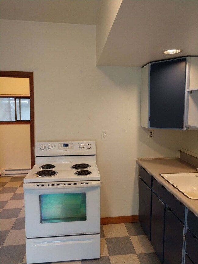 Building Photo - 423 Gladstone St