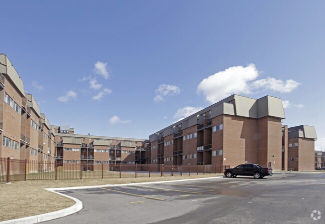 Foto principal - 7170 Darcel Ave