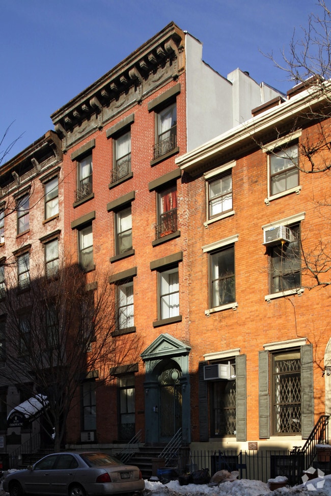 Photo - 35 E 7th St Apartments