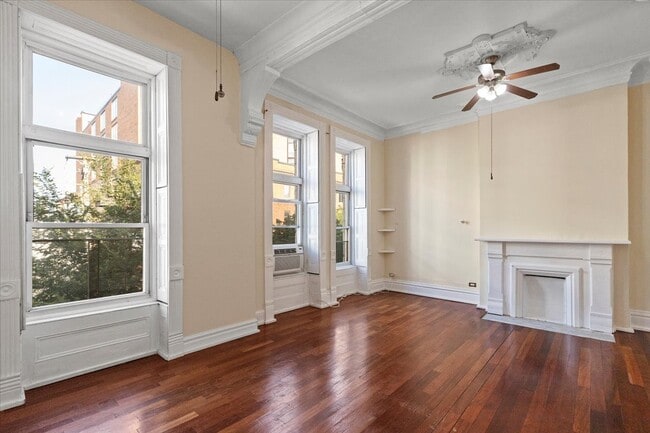 Building Photo - 229 S Racine Ave