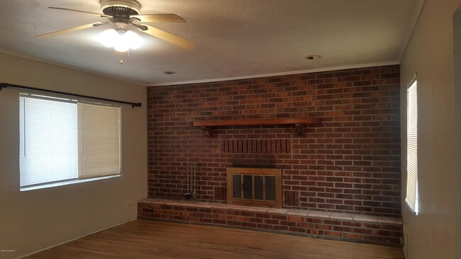 Building Photo - 701 N Miranda St