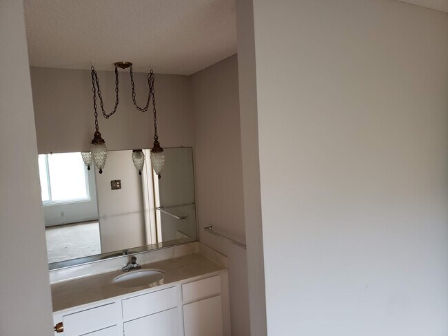 Building Photo - 2485 Wexford Ave