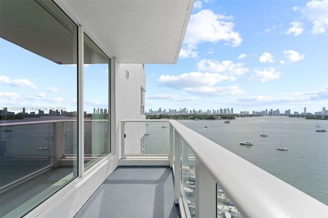 Foto del edificio - 910 West Ave