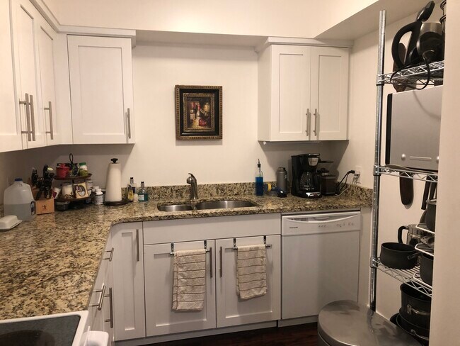 Cocina 2 - 3838 E Sunnydale Ln