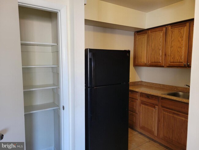 Foto del edificio - 3798 Woodland Ave