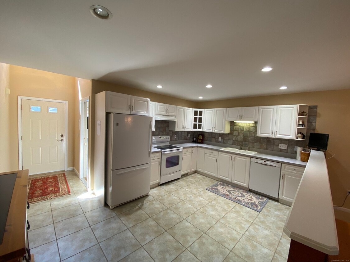 21 St Pl Unit 21, Newtown, CT 06482 Condo for Rent in Newtown