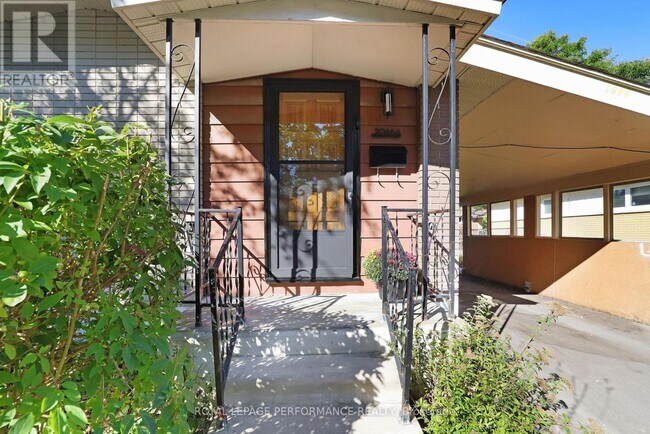 Building Photo - 2066 Cornish St