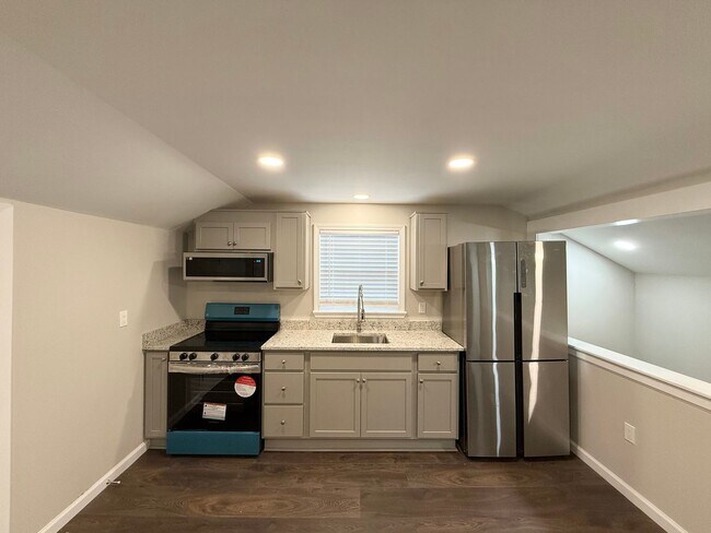 Building Photo - Newly renovated 1 bed / 1 bath home! DEPOS...