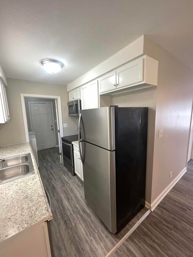 Foto del edificio - 3 Bed & 2 Bath House in Clarksville / Pet-...