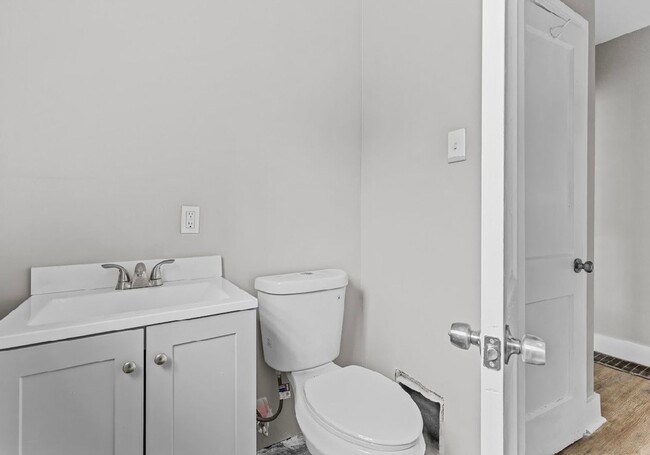 Foto del edificio - Spacious 4 Bed 2 Bath Home
