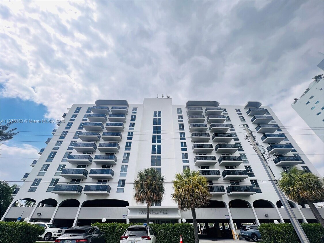 7928 West Dr Unit 404, North Bay Village, FL 33141 Condo for Rent in