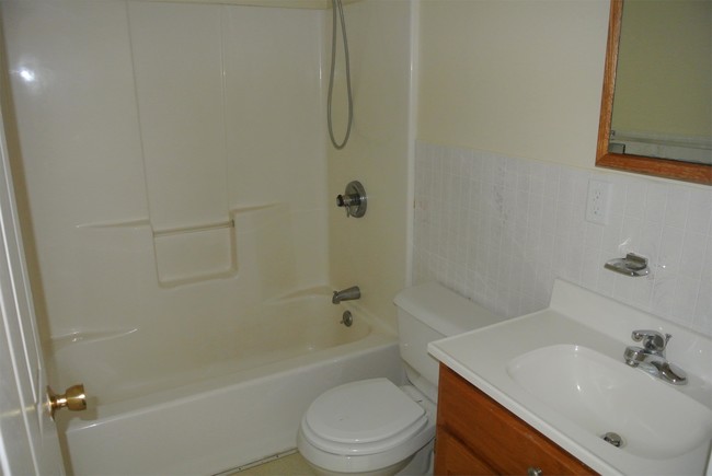 Building Photo - 39 Ducas Dr