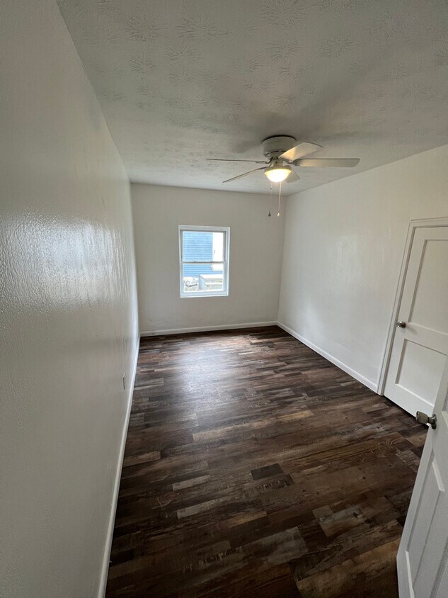 Building Photo - 430 Etna St