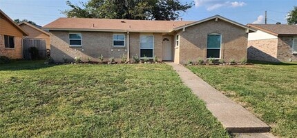 Building Photo - 1009 Shorecrest Dr