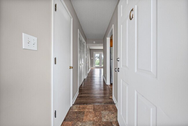 Building Photo - 280 Timber Ct Dr