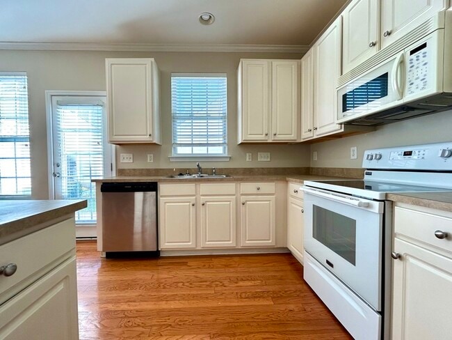 Foto del edificio - 1121 Drummond Ln