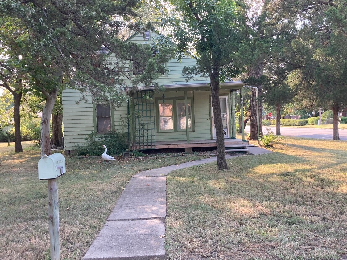 1221 N 5th St Unit 1221 N Fifth, Salina, KS 67401 Apartments in Salina, KS